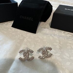 AUTHENTIC CHANEL EARRINGS GOLD TONE